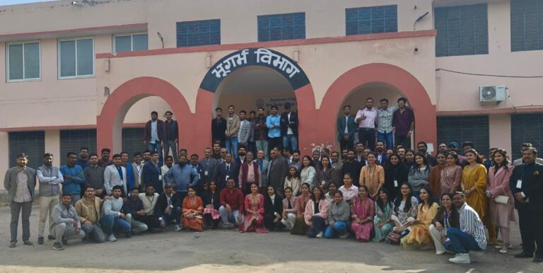 देश विदेश से आए पूर्व छात्र छात्राएं मिलकर हुए गदगद