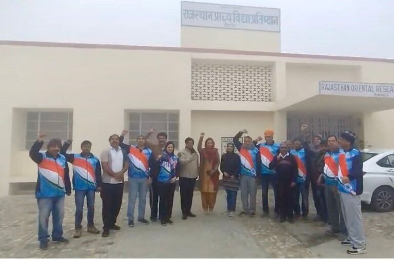 टीम ‘आवर फॉर नेशन’ ने प्राच्य विद्या प्रतिष्ठान परिसर में किया श्रमदान