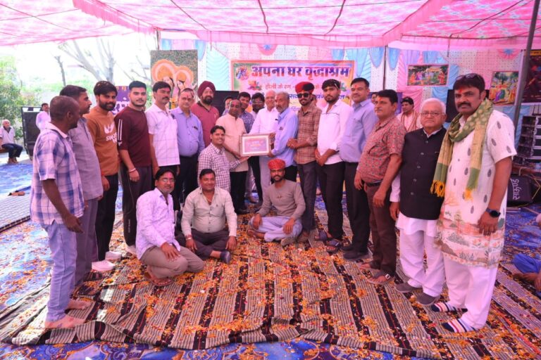 रोटरी क्लब ने अपनाघर में मनाया होली समारोह