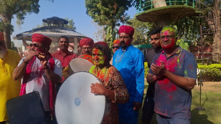 जिला कलेक्टर निवास पर हर्षोल्लास से मनाई होली