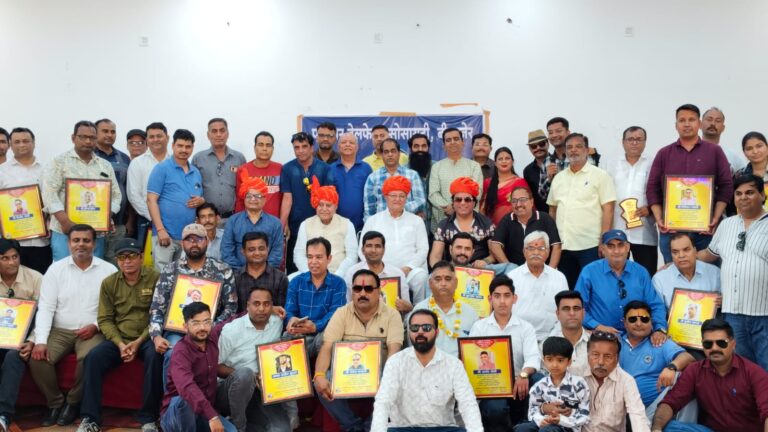 लोकतांत्रिक देश में पत्रकारों के कंधों पर बड़ी जिम्मेदारी होती है