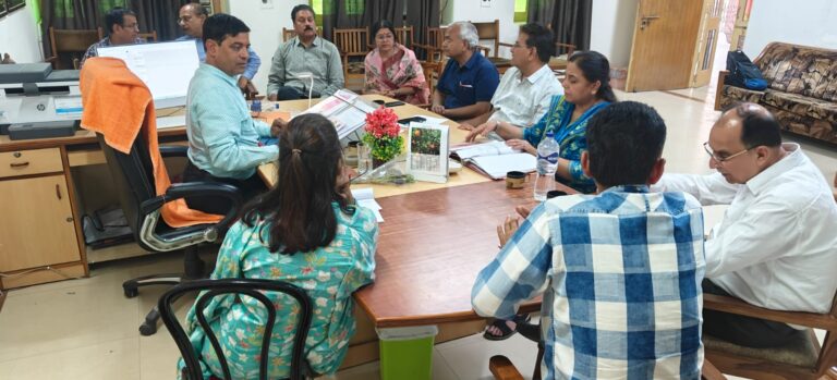 कॉलेज में चल रहे निर्माण कार्यों को जल्द पूरे करने के लिए निर्देश