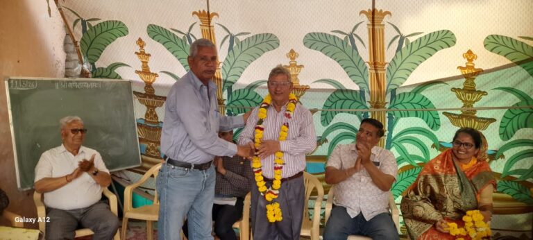 निशुल्क कोचिंग शिविर के एक साल पूरा होने पर किया सम्मान