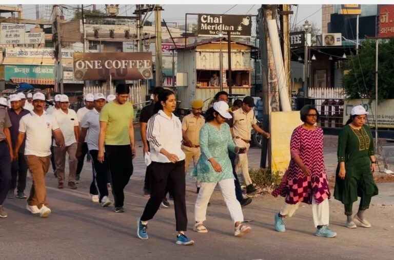 ‘रन फॉर विकसित राजस्थान’ दौड़ को आईजी, जिला कलेक्टर व एसपी ने दिखाई हरी झंडी