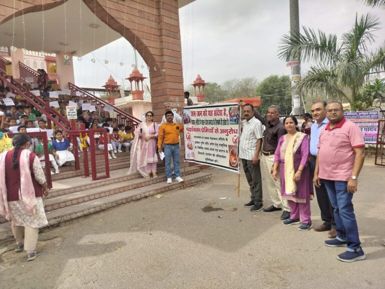 पत्तल-दोना कागज के लिफाफे निशुल्क वितरण