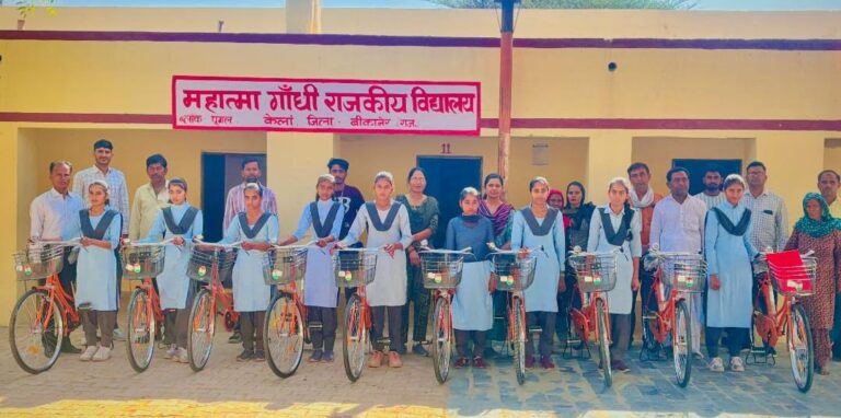 बालिकाओं को मिली निशुल्क साइकिल