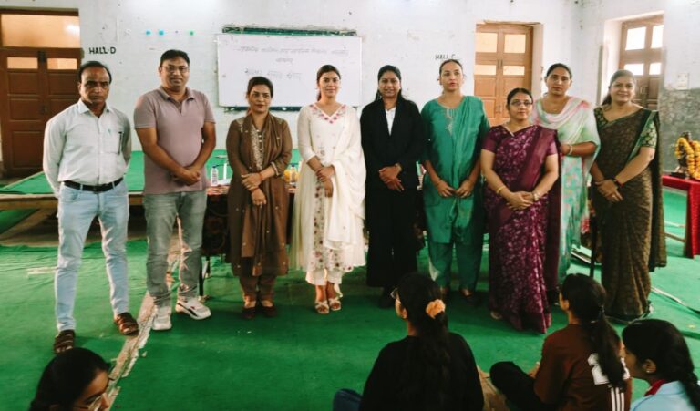 स्कूली छात्राओं को सिखाए साइबर सुरक्षा के गुर,