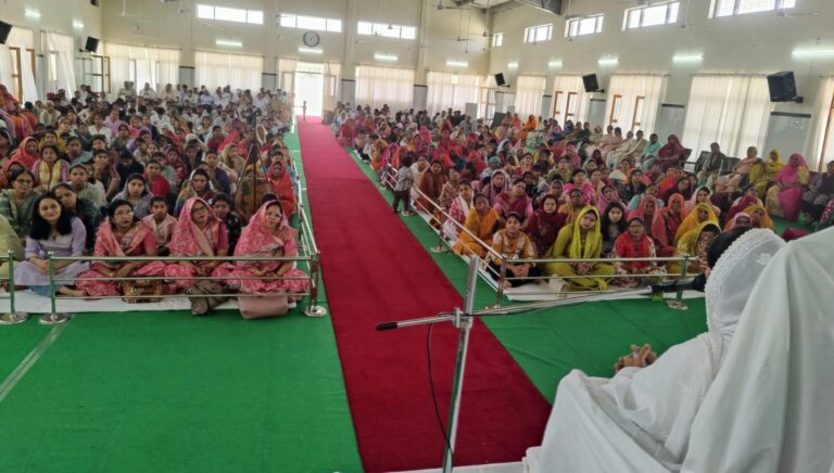मन जब प्रभु से जुड़ जाता है तो जीवन में भक्तिरस का आनंद प्राप्त होता है-मनचंदा