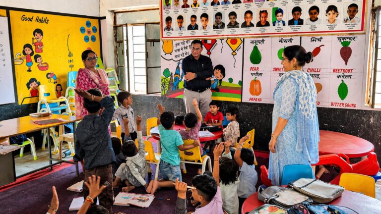 शिक्षा निदेशक का औचक निरीक्षण, किया निलंबित