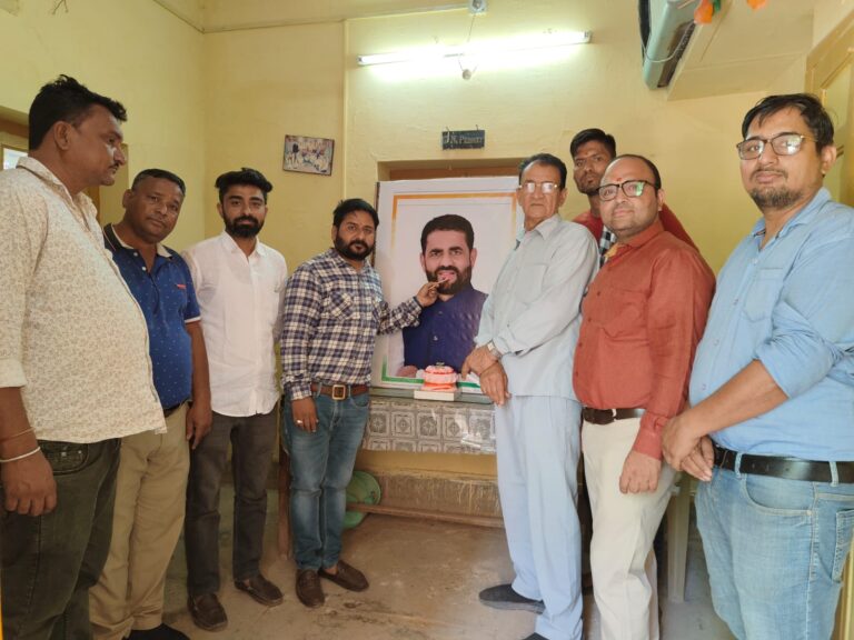 पठान का जन्मदिन सेवा कार्यों के साथ मनाया
