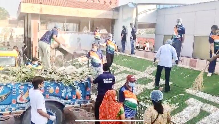 टीम आवर फॉर नेशन ने बीकानेर रेलवे स्टेशन पर किया श्रमदान