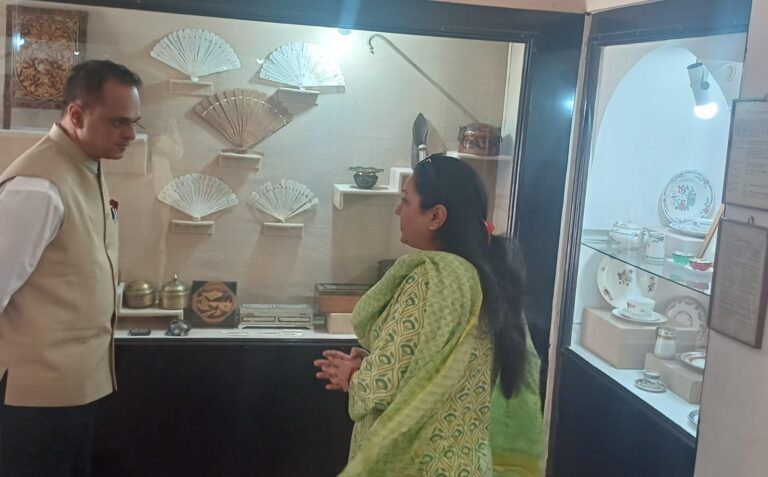 मुख्य सचिव ने जूनागढ़ क़िले में प्राचीन संग्रहालय का किया अवलोकन