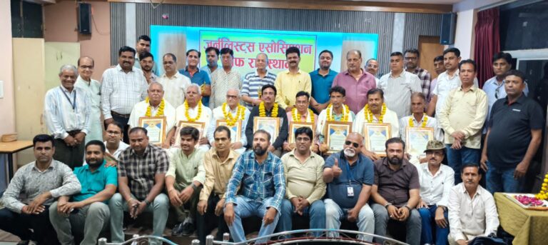 हिन्दी पत्रकारिता के 200 वर्ष पर स्वतंत्रता सेनानी पत्रकार परिवारों का किया सम्मान