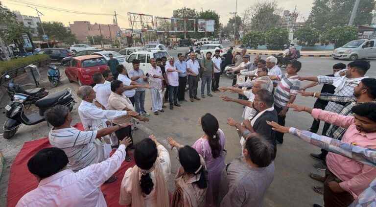 250 कपड़े के थैले वितरित किए, शपथ दिलाई