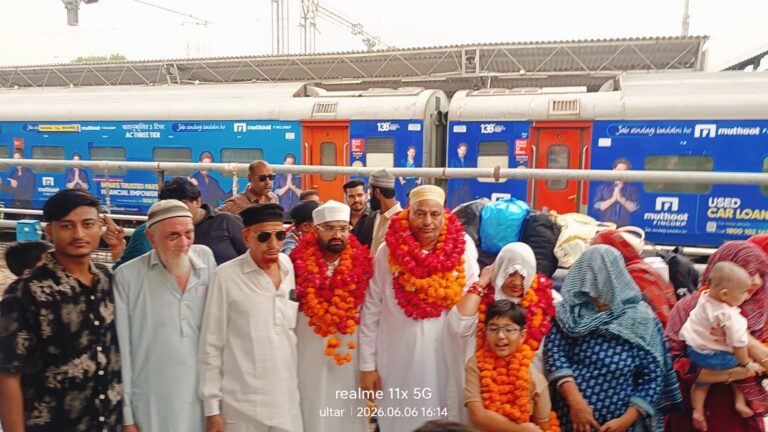 हज यात्रियों का बीकानेर आना शुरू, लोगों ने किया स्वागत 