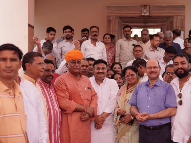 केंद्र सरकार के बारह वर्ष पूरे होने पर जिले भर के मंदिरों में हुई विशेष पूजा-अर्चना