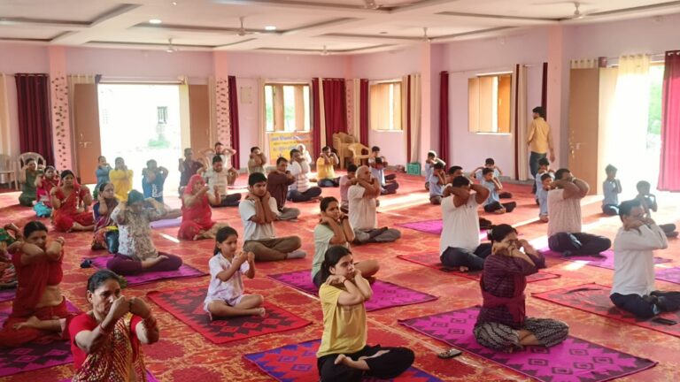 योग से स्वस्थ जीवन का दिया संदेश