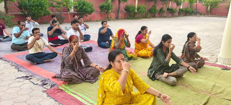 राजकीय विधि स्नातकोत्तर महाविद्यालय में हुआ योगाभ्यास