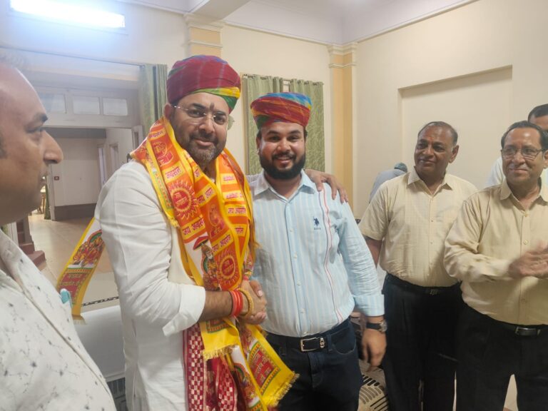 युवा अध्यक्ष बनने पर पंकज अग्रवाल का किया सम्मान