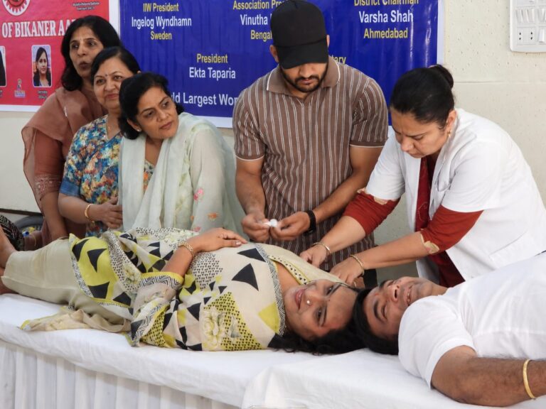 रक्तदान शिविर में महिलाओं ने निभाई भागीदारी