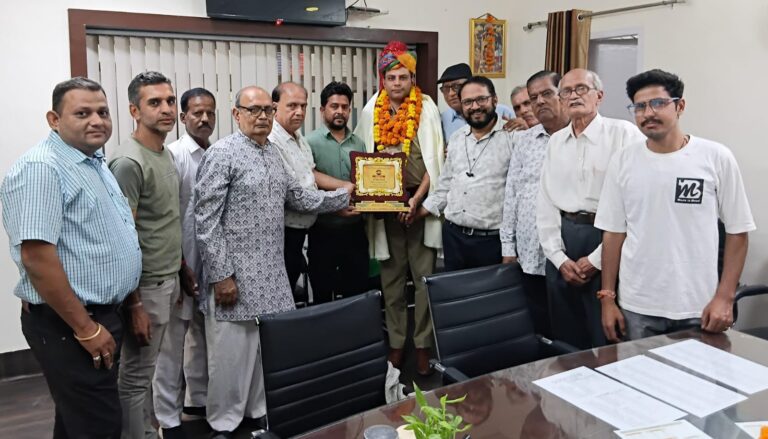 कोटगेट थाना अधिकारी विक्रम तिवारी का किया स्वागत