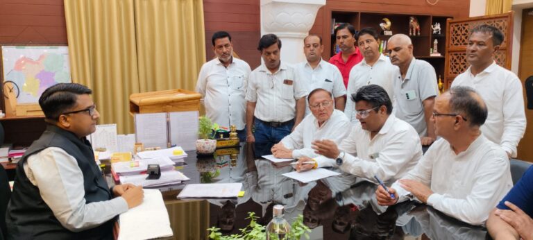 ओझा के परिवार को मिले उचित मुआवजा – डॉ. कल्ला