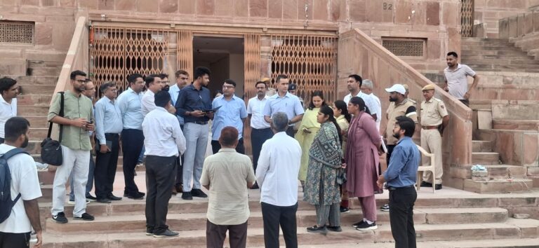 जिला कलेक्टर और पुलिस अधीक्षक ने कार्यक्रम स्थलों का किया अवलोकन