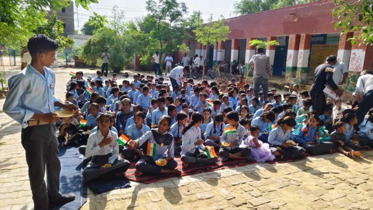 हर्सोल्लास के साथ बनाया 80 वां स्वतंत्रता दिवस
