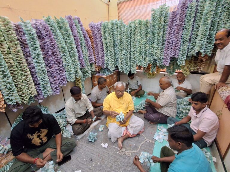 बीकानेर के सती माता मंदिर में पहली बार होगा ऐसा नोटों का श्रृंगार