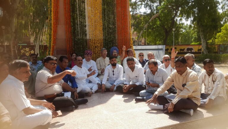 अलोकतांत्रिक दमनकारी नीति के खिलाफ प्रदर्शन जारी रहेगा – देवड़ा