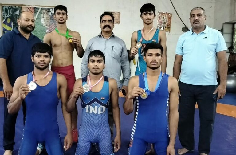 सादुल स्पोर्ट्स स्कूल के पहलवानों ने राज्य स्तरीय कुश्ती में जीते सात पदक