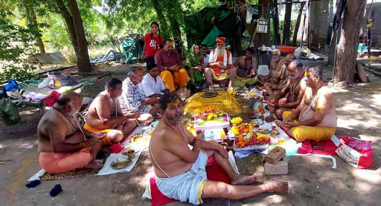 यज्ञ के साथ तर्पण का हुआ समापन