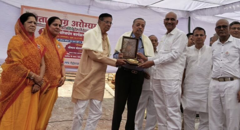 वेलनेस सेंटर के भूमिपूजन पर भामाशाहों का किया समान
